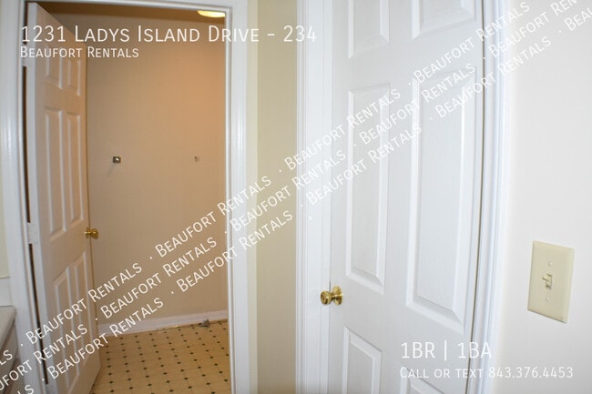 Building Photo - 1231 Ladys Island Dr