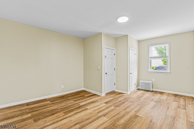 Building Photo - 388 Cook Ave