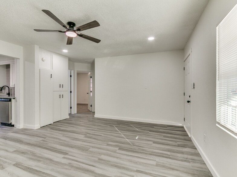 Building Photo - 1001 NW 98th St