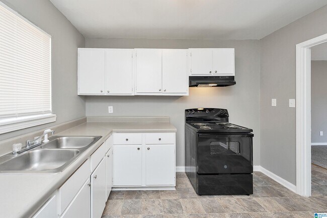 Building Photo - 212 Woodward Dr