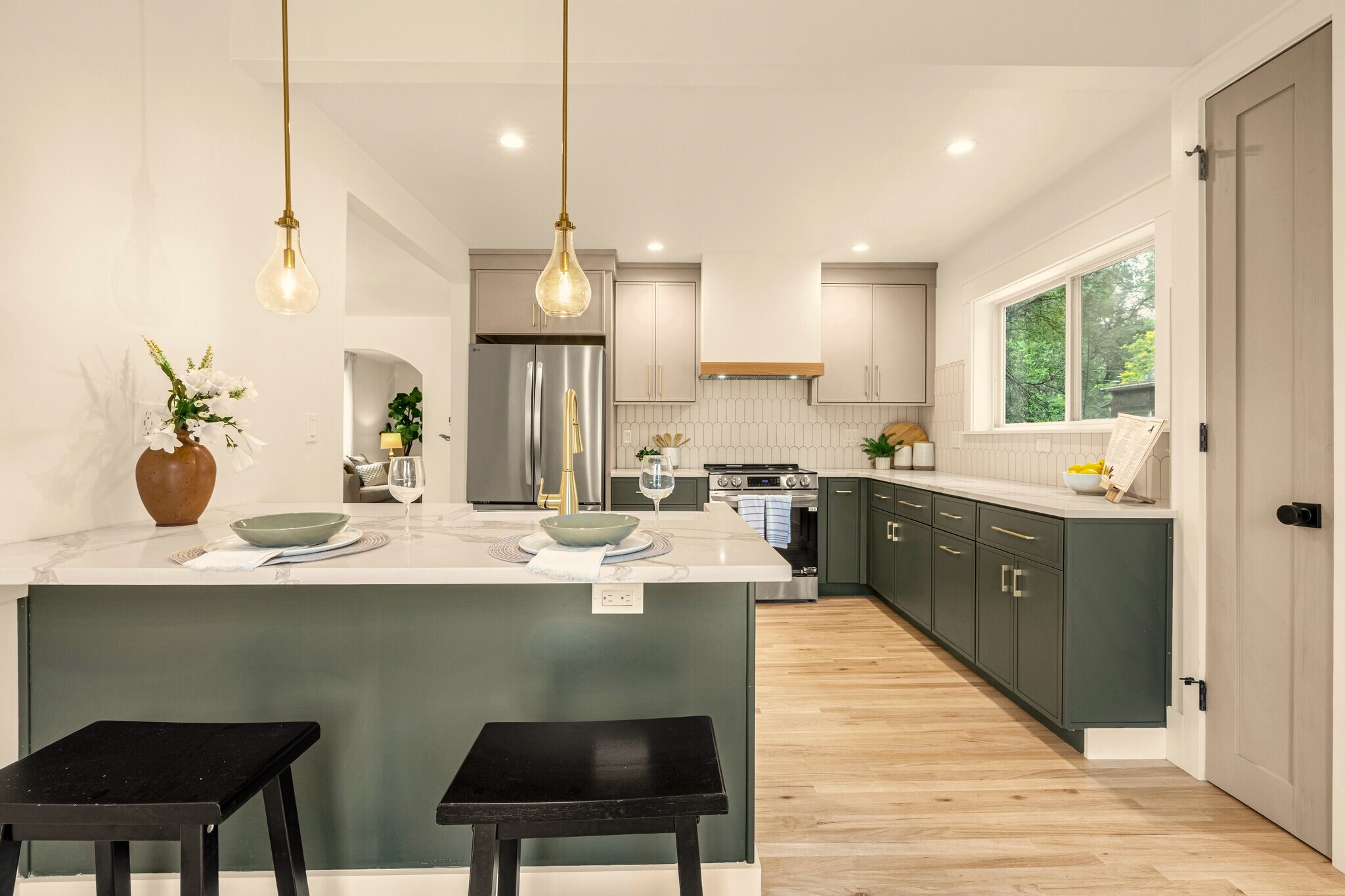 Building Photo - 200 W Cheyenne Rd