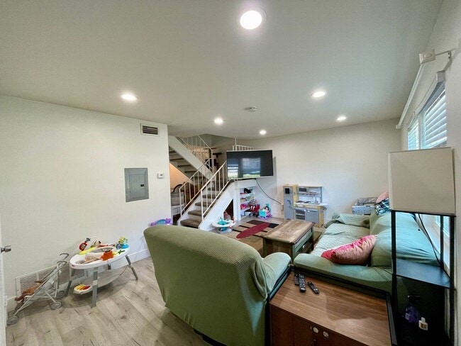 Building Photo - Very nice updated 3 Bedroom 1.5 bath Home