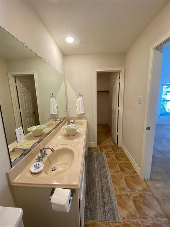 Building Photo - Beautifully maintained 3-bedroom, 3.5-bath townhome