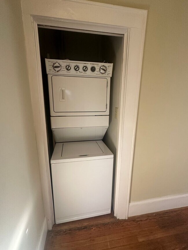 Building Photo - 139-141 S. Pickens Street