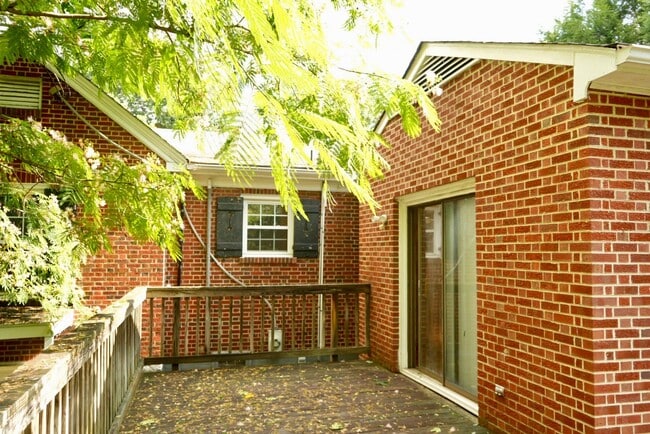 Building Photo - 2205 Stadium Rd