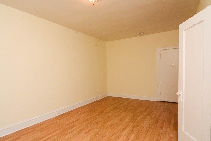 Building Photo - 4856 N Damen Ave