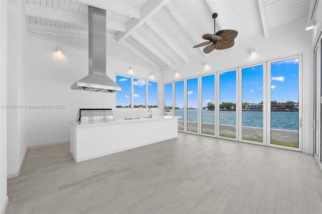 Building Photo - 205 N Hibiscus Dr