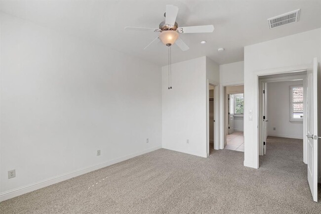 Building Photo - 8917 Villa Norte Dr