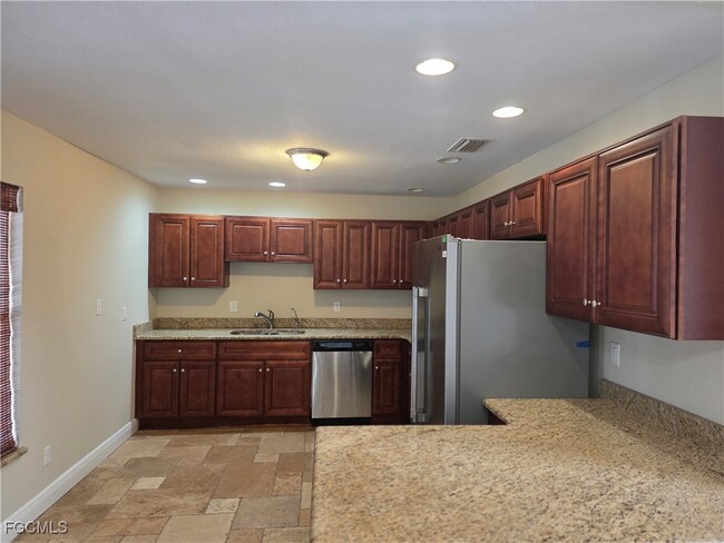 Building Photo - 18425 Rosewood Rd