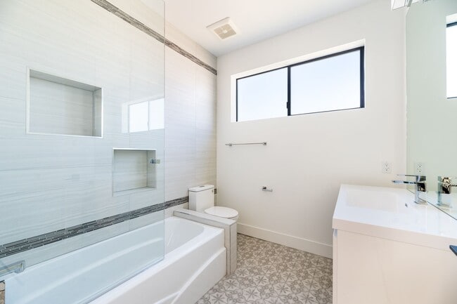 Building Photo - Longwood