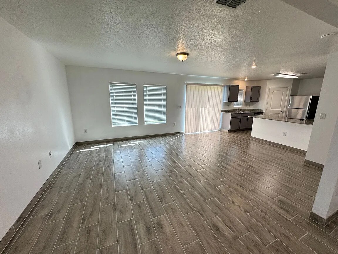 Building Photo - 910 Nancy Ct