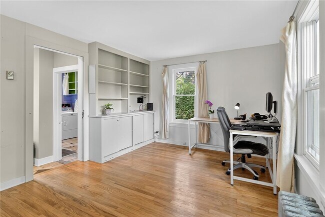 Building Photo - 204 Roat St