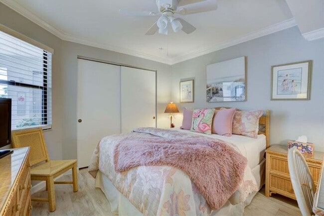 Building Photo - 143 Bay Colony Dr N