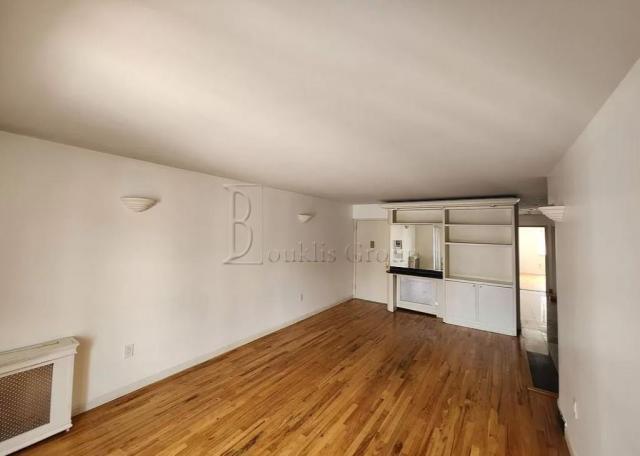 Building Photo - 3 bedroom in ASTORIA NY 11106