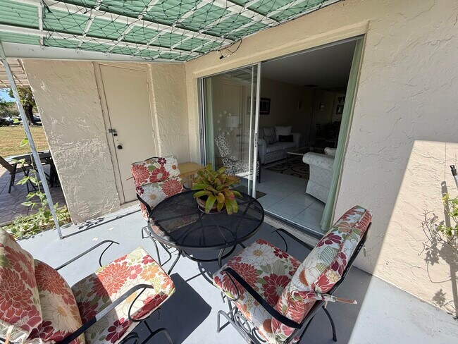 Building Photo - 8540 Chevy Chase Dr