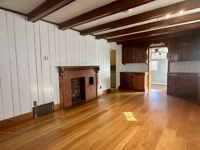 Building Photo - Character-filled Tech Terrace Beauty!