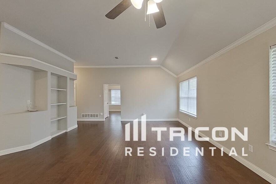 Building Photo - 11313 Newport Dr