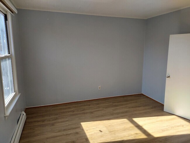 Building Photo - 9 W 35th St