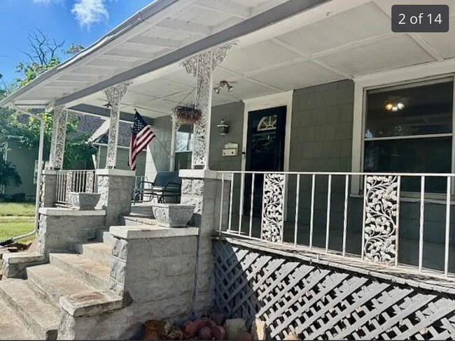 Building Photo - 306 S Olive St