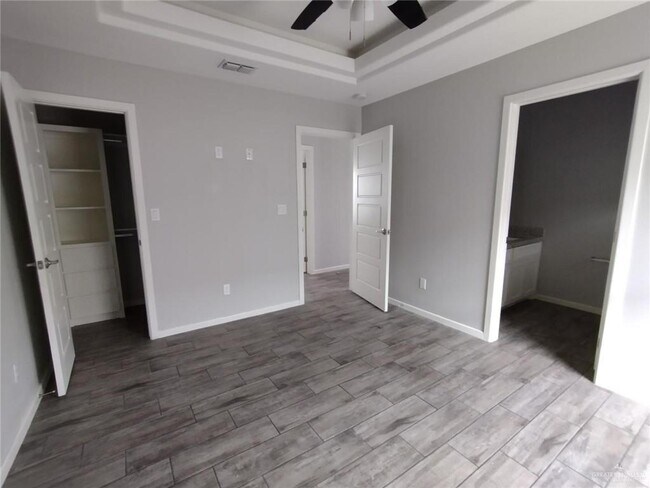 Building Photo - 2012 Summerland Ln