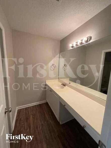 Building Photo - 3396 Forest Glen Dr