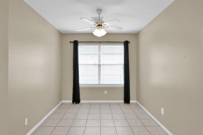 Building Photo - 506 Paradise Ln