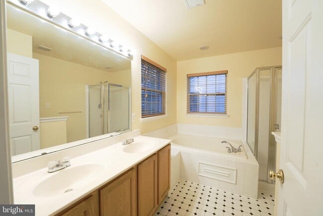 Building Photo - 303 Highland Ridge Ave