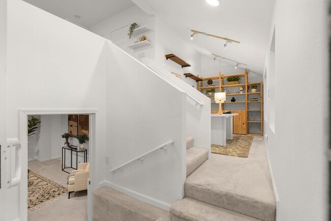 Building Photo - Charming 3 Bed / 1.75 Bath Craftsman-Style...