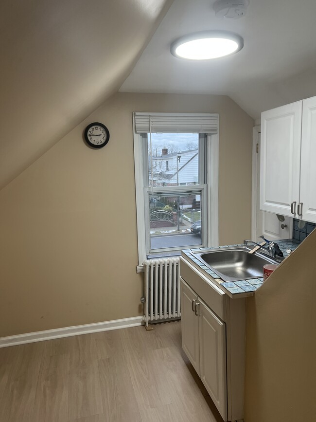 Building Photo - 61 Warwick Rd