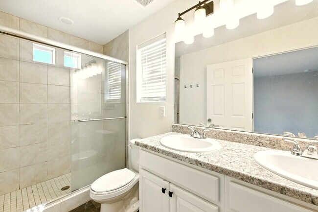 Building Photo - 3 Bedroom 2.5 Bathroom "Like-new" Single Family Home Immediately!