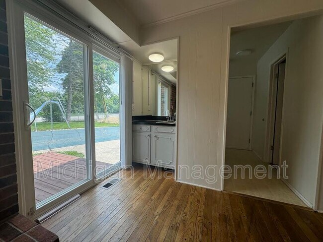 Building Photo - 3324 Bluett Rd