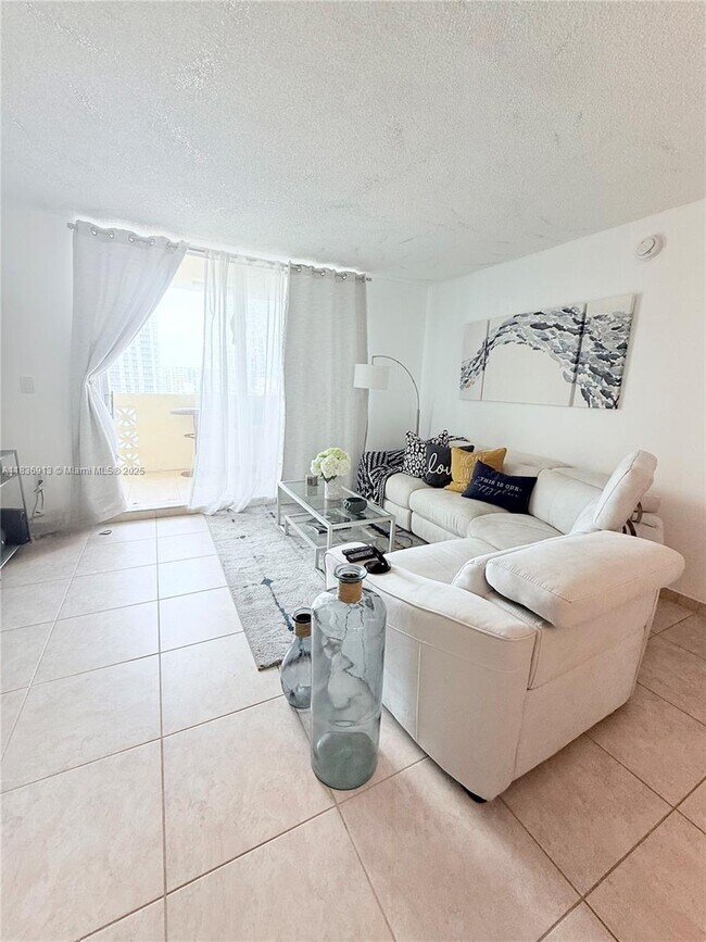 Building Photo - 1833 S Ocean Dr