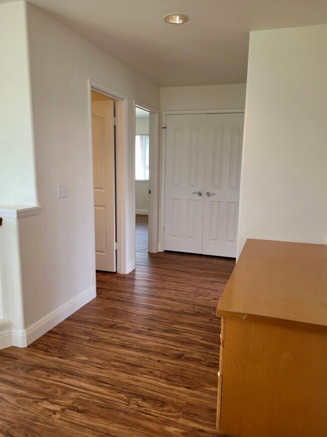 Building Photo - For Rent | 4 Bedroom, 3 Bathroom house with 2 Car Garage