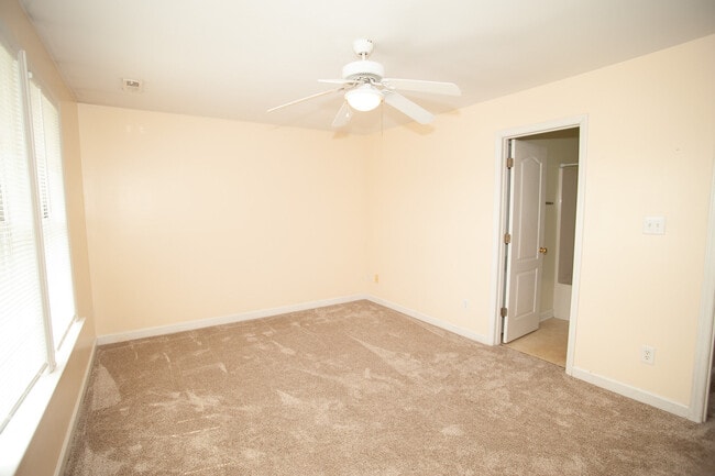 Building Photo - 90 Anna St