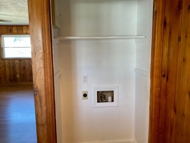 Building Photo - 1804 Country Club Rd