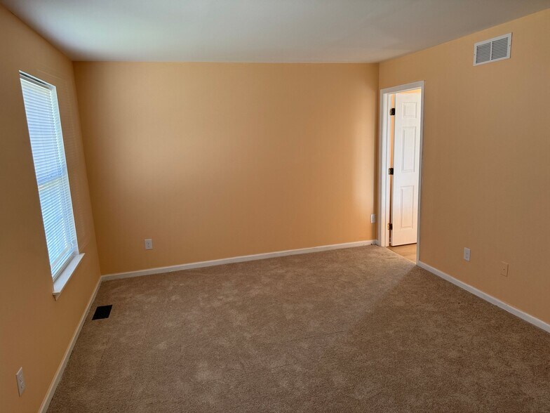 Building Photo - 132 Rosie Dr