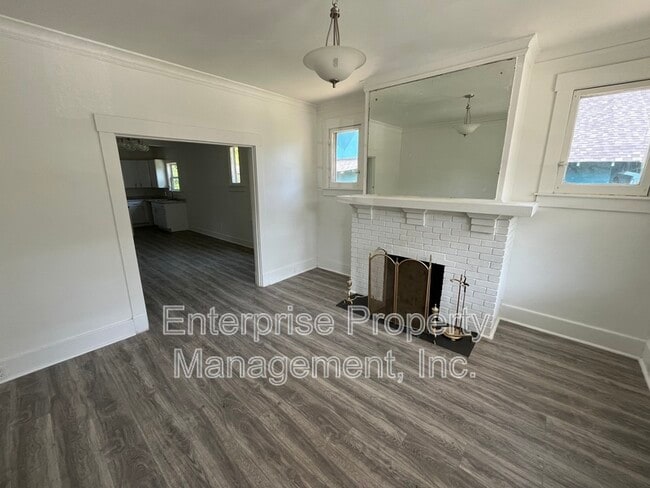 Building Photo - 1131 Rozelle St