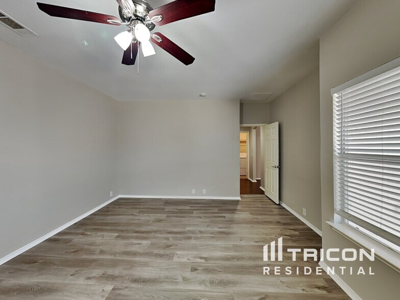 Building Photo - 317 Welch Dr