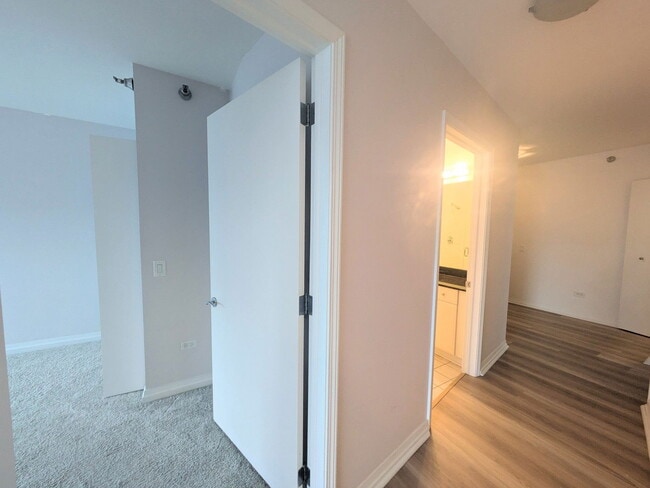 Building Photo - 33 W Ontario St