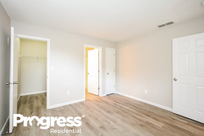 Building Photo - 4231 Village Trace Dr