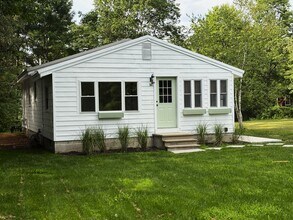 Building Photo - 567 Ossipee Trail W