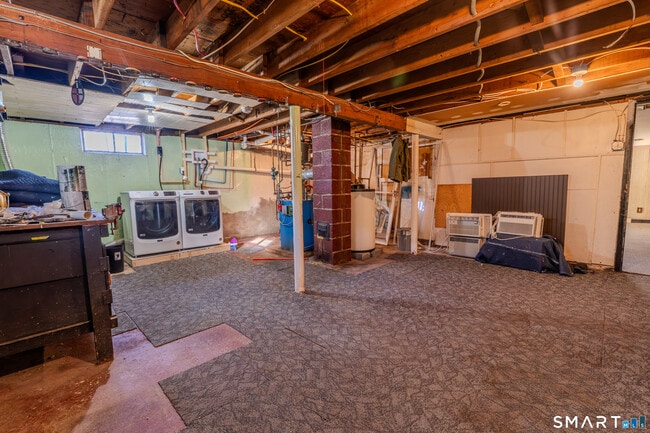 Building Photo - 24 Park Ln W