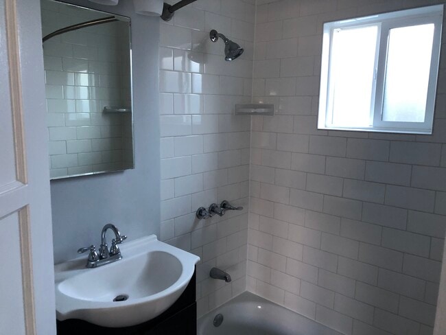 Building Photo - 1815 W Victory Blvd