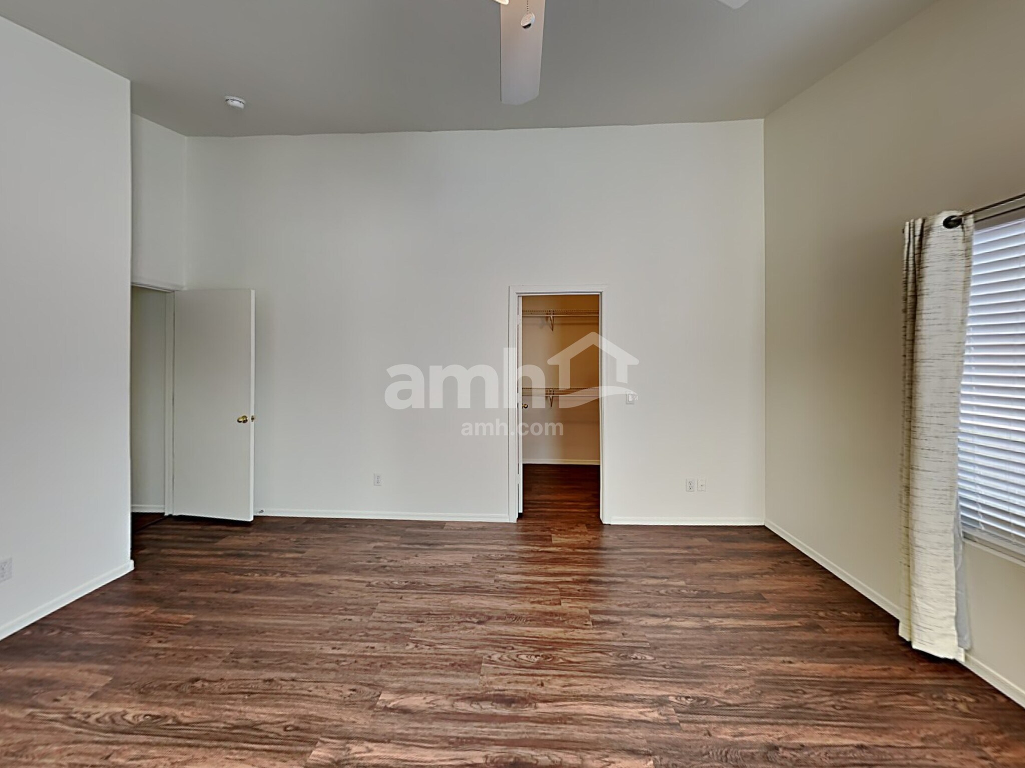 Building Photo - 1303 N Balboa Dr
