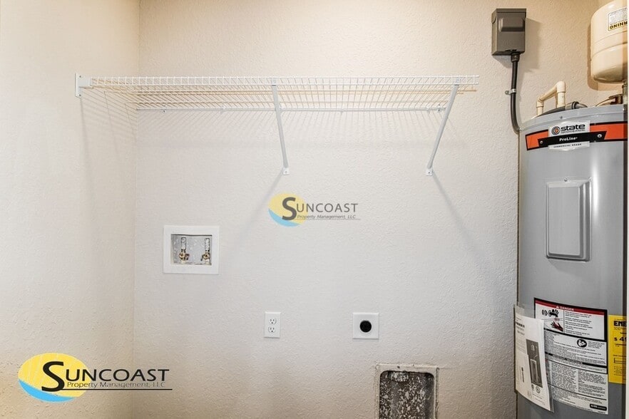 Building Photo - 6040 W Oak Park Blvd