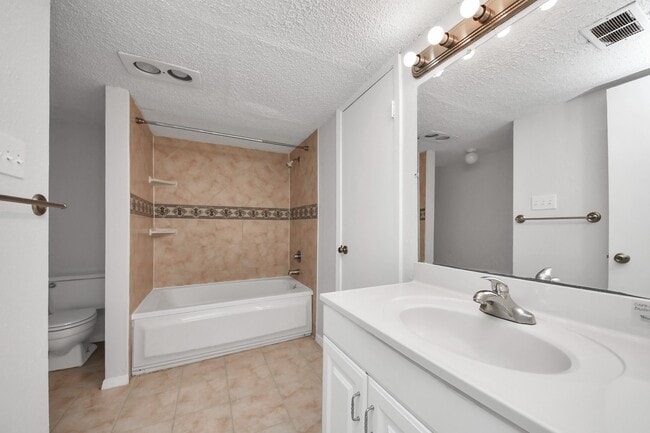 Building Photo - 3750 Tanglewilde St