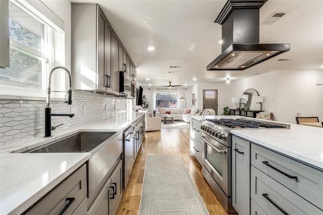 Building Photo - 2808 Sharpview Ln