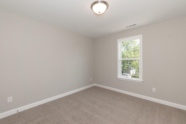 Building Photo - Four Bedroom Home