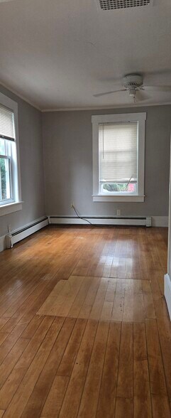 Building Photo - 27 Pleasant St