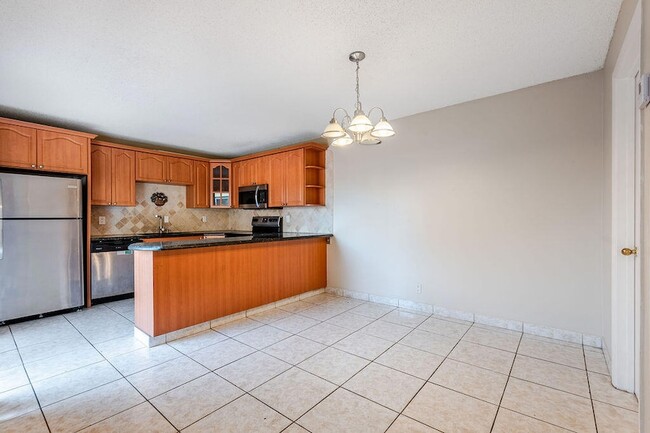Building Photo - 941 Springdale Cir